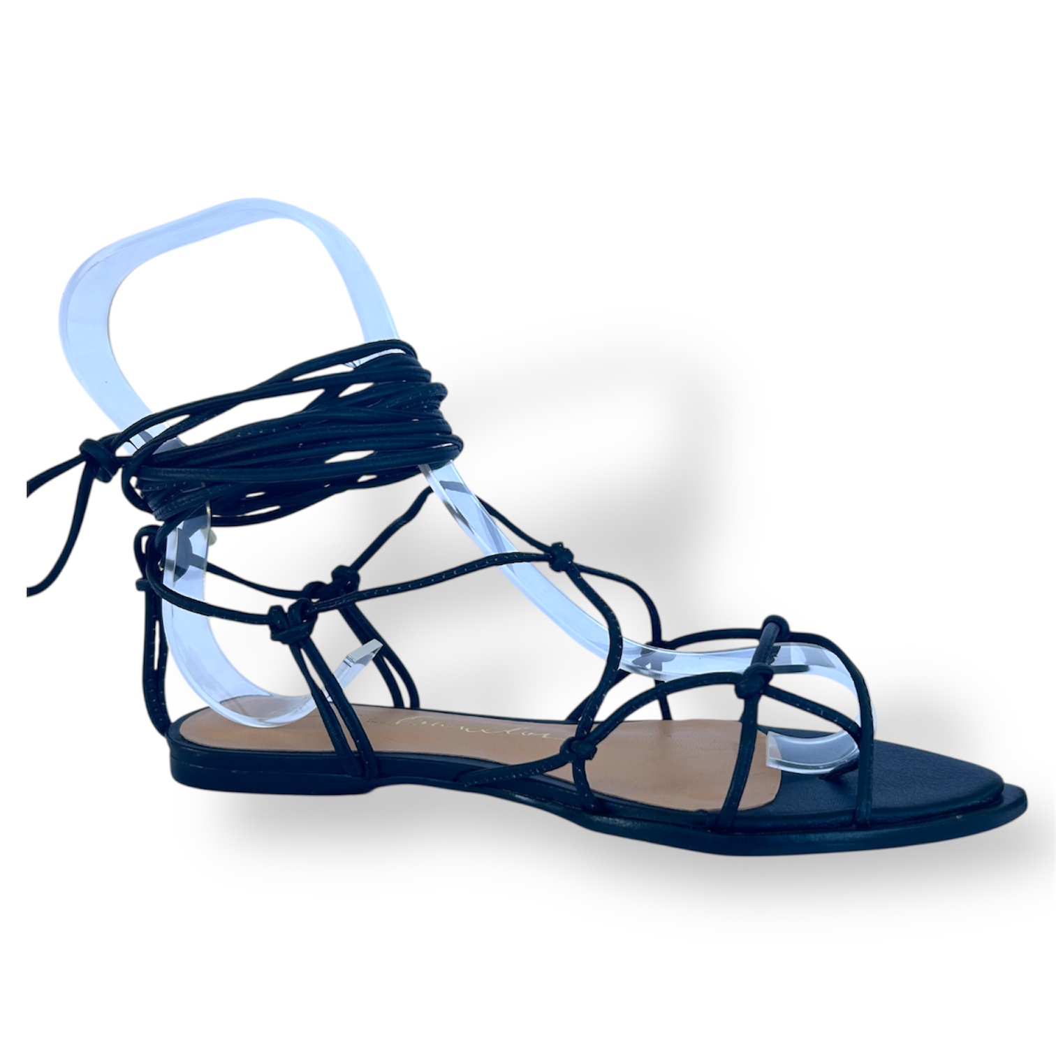 Zapatilla negra de tiras finas con amarre ajustable