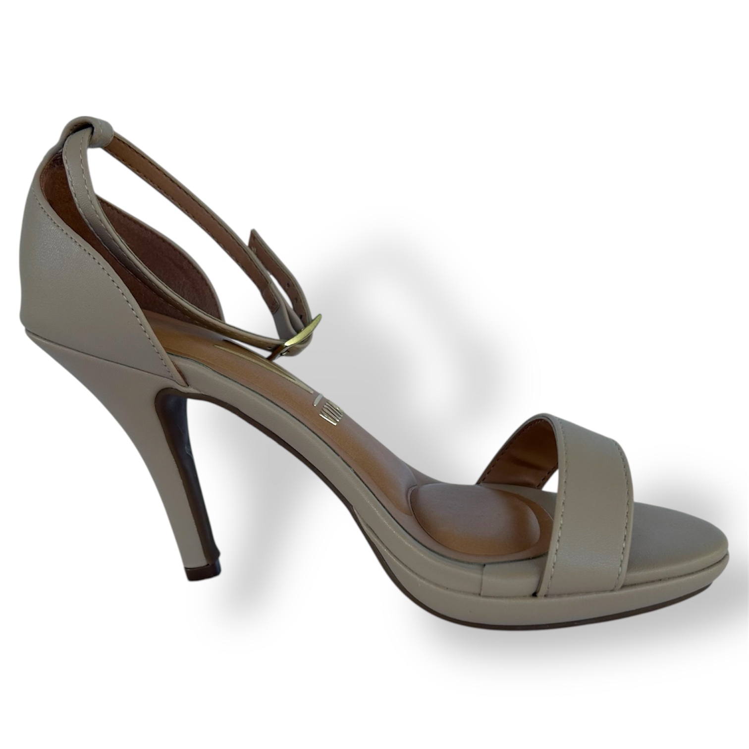 Sandalia de tacón fino beige con tira frontal y pulsera ajustable view 4